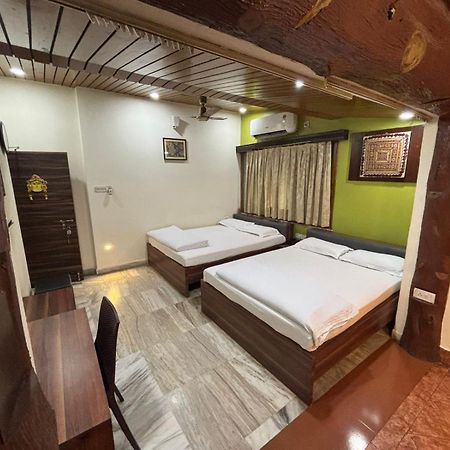 Om Sai Villa Guesthouse Kolkata Exterior photo