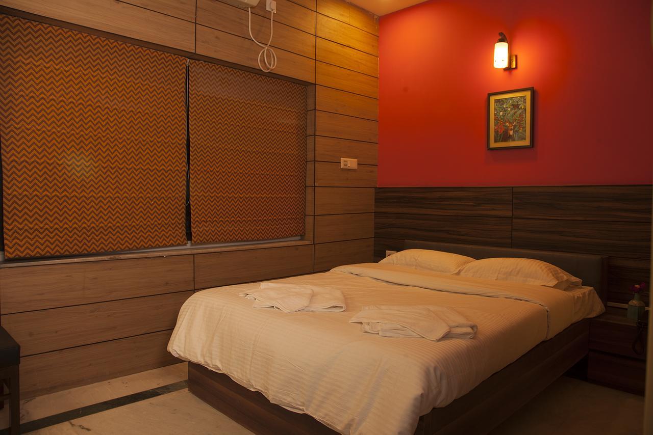Om Sai Villa Guesthouse Kolkata Exterior photo